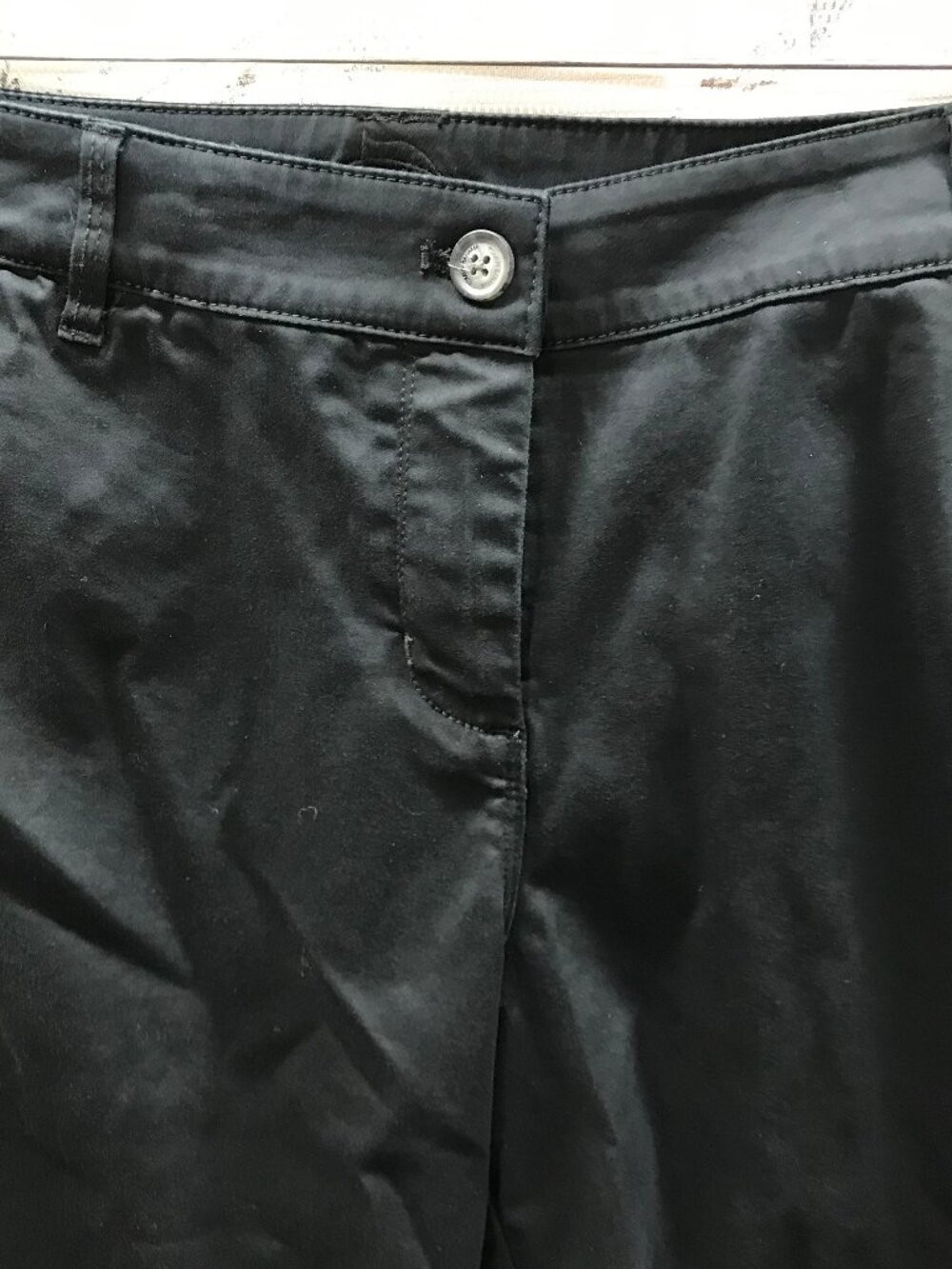 Tommy Bahama Women's Khaki Shorts - Picture 2 of 3
